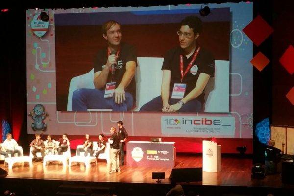 Daniel Fernández de ODS en el escenario de Cybercamp 2016